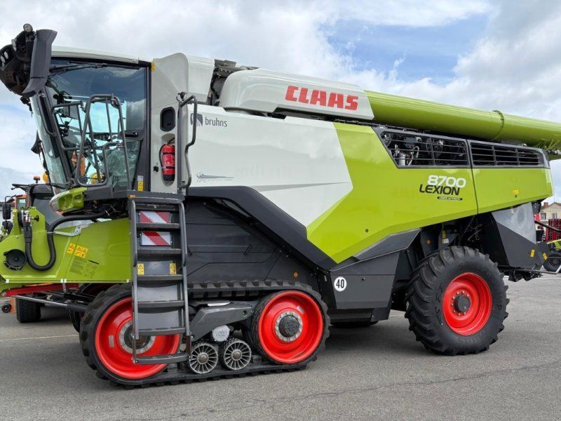 Claas Lion 8700 TT mit Vario 1230 Vorführmaschine