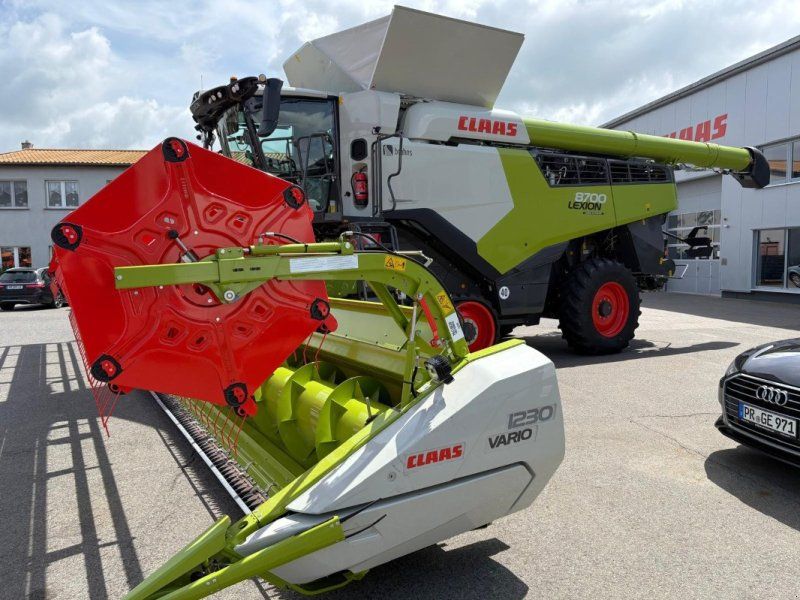 Claas Lion 8700 TT mit Vario 1230 Vorführmaschine