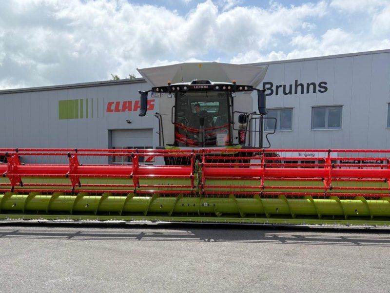 Claas Lion 8700 TT mit Vario 1230 Vorführmaschine