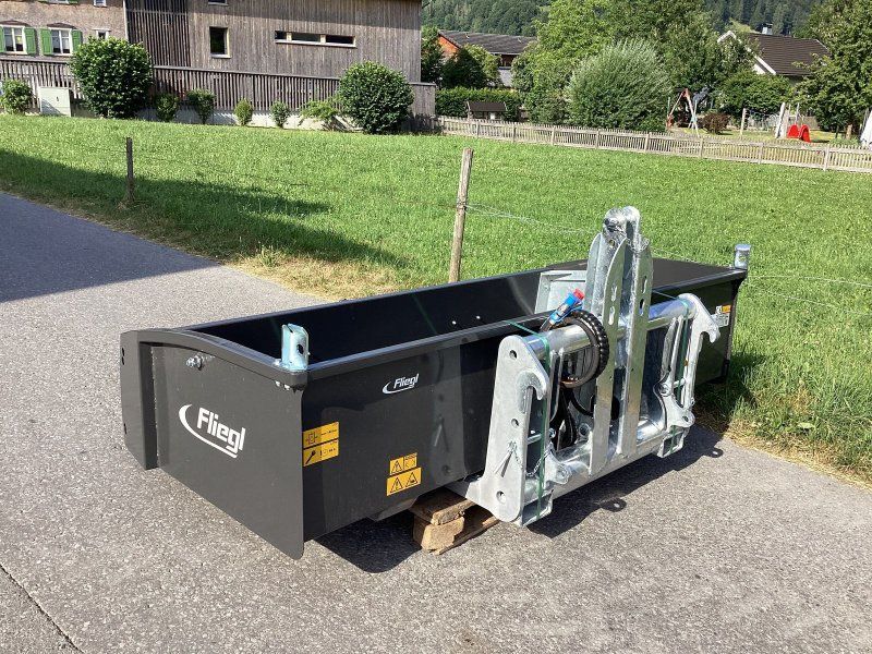 Fliegl Heck- und Hochkippschaufel Gigant
