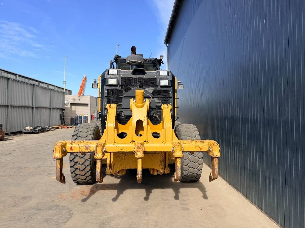 CAT 140M2