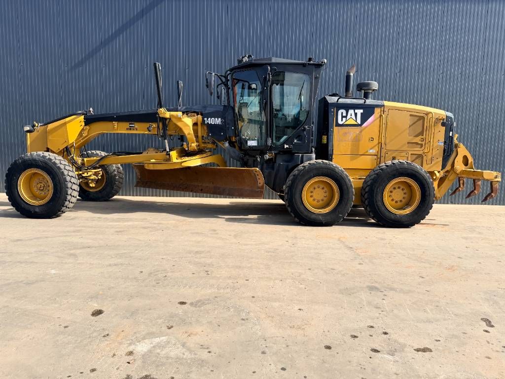 CAT 140M2