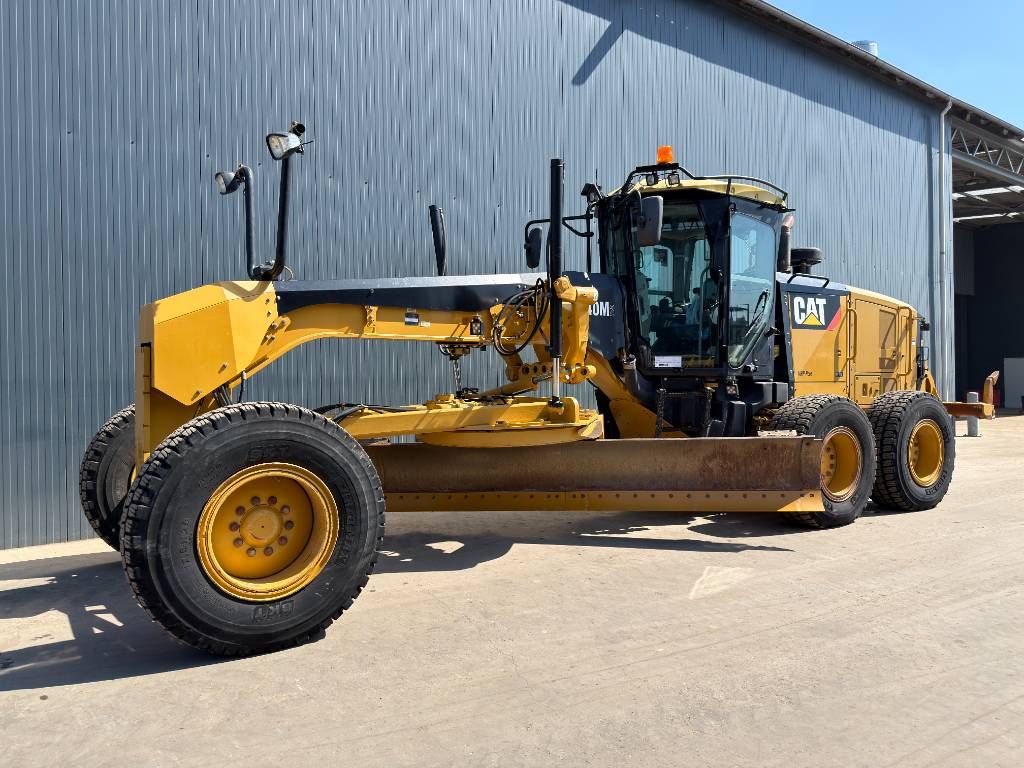 CAT 140M2