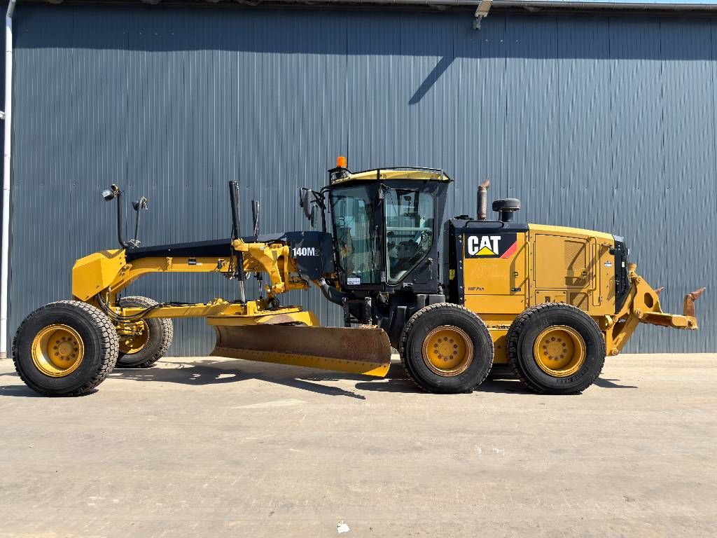 CAT 140M2