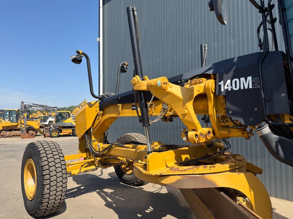 CAT 140M2