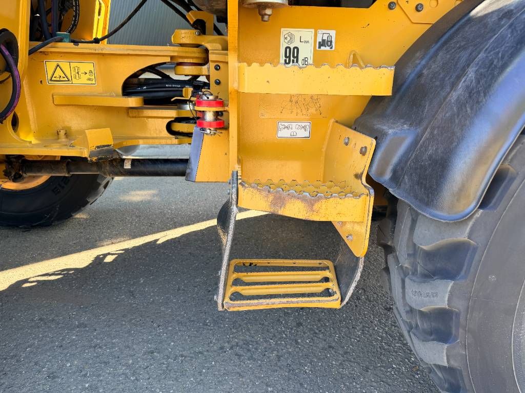 CAT 908M | NEW TYRES