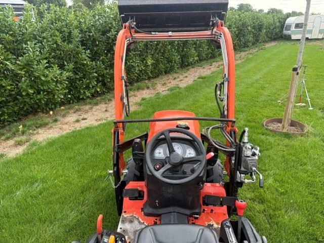 Kubota B2741S met voorlader