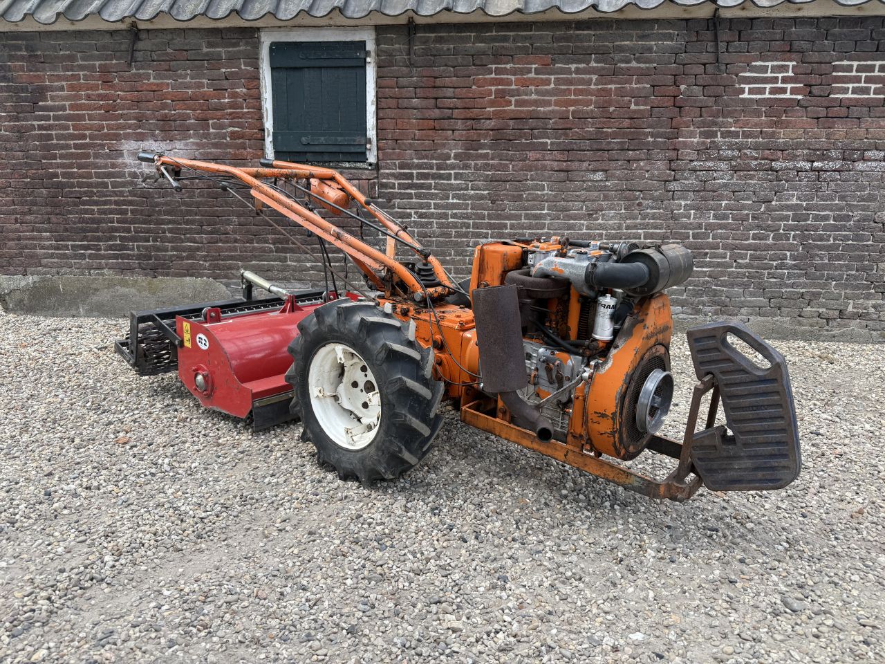 Valpadana 2 wiel trekker met overtop frees R2
