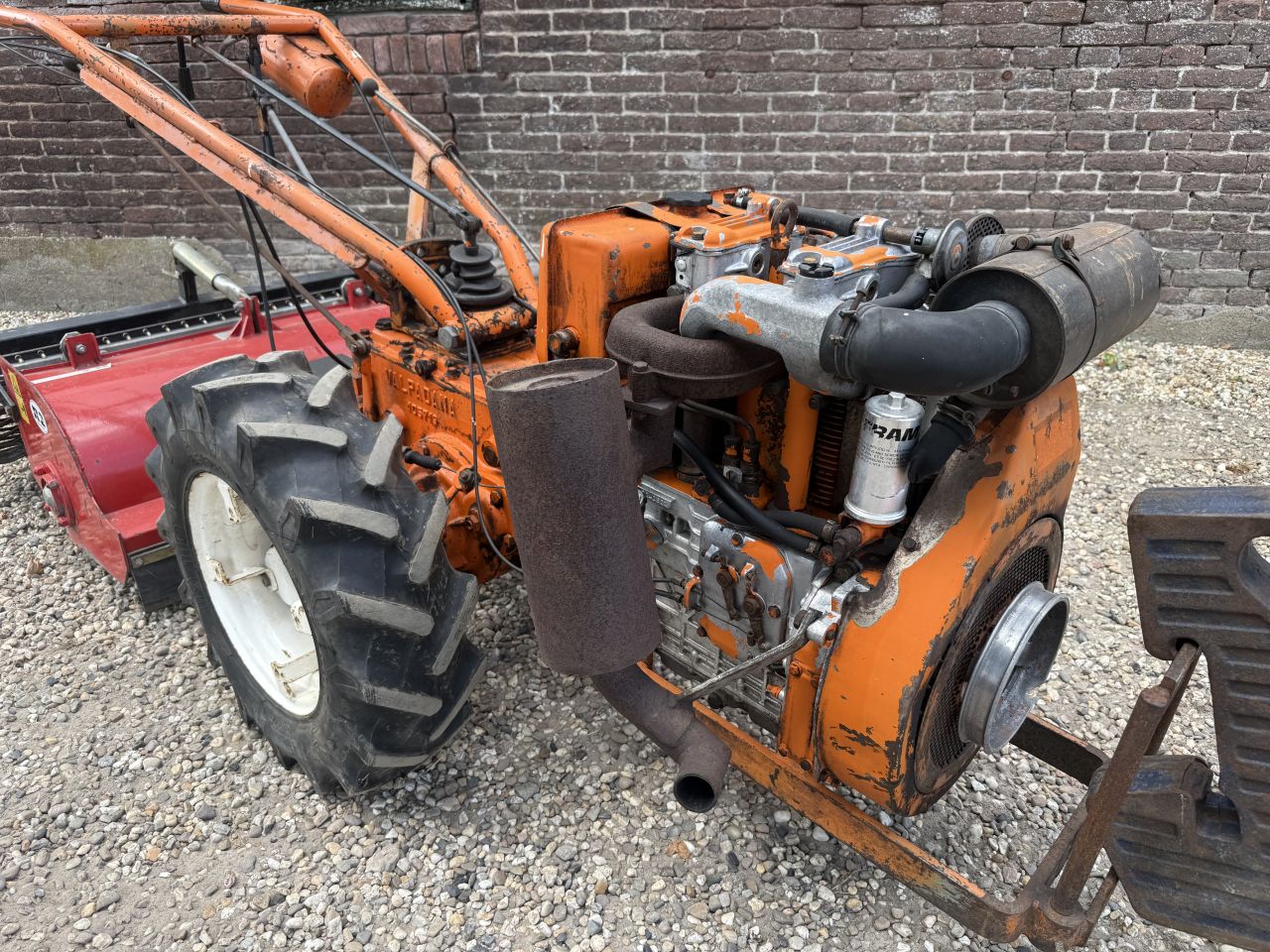 Valpadana 2 wiel trekker met overtop frees R2