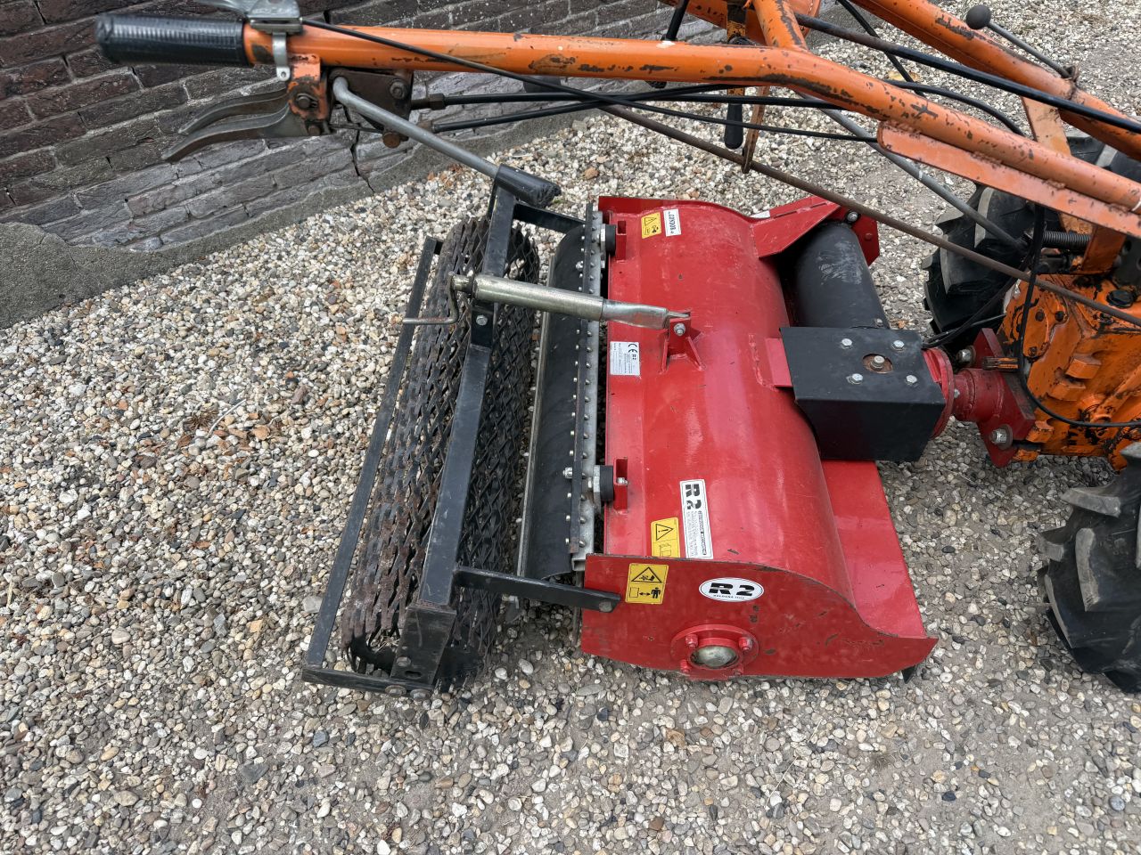 Valpadana 2 wiel trekker met overtop frees R2