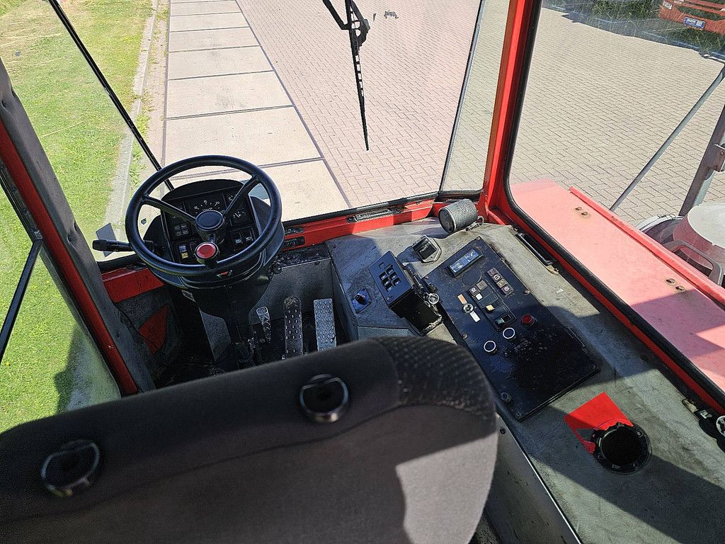 MOL YT200 terminal tractor