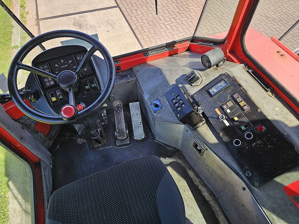 MOL YT200 terminal tractor