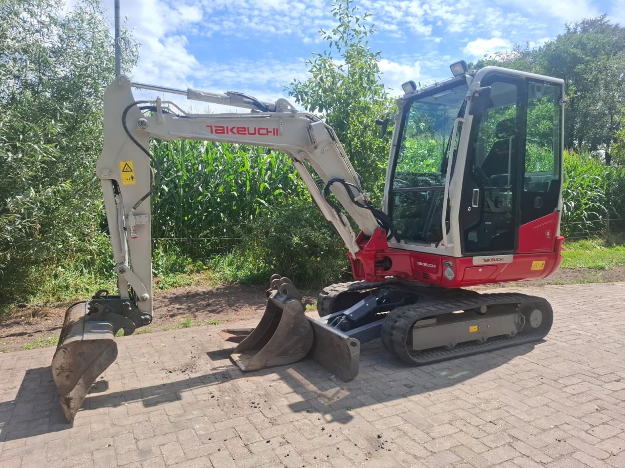 Takeuchi TB230 | bj 2019 | 2276 uur | 3 bakken