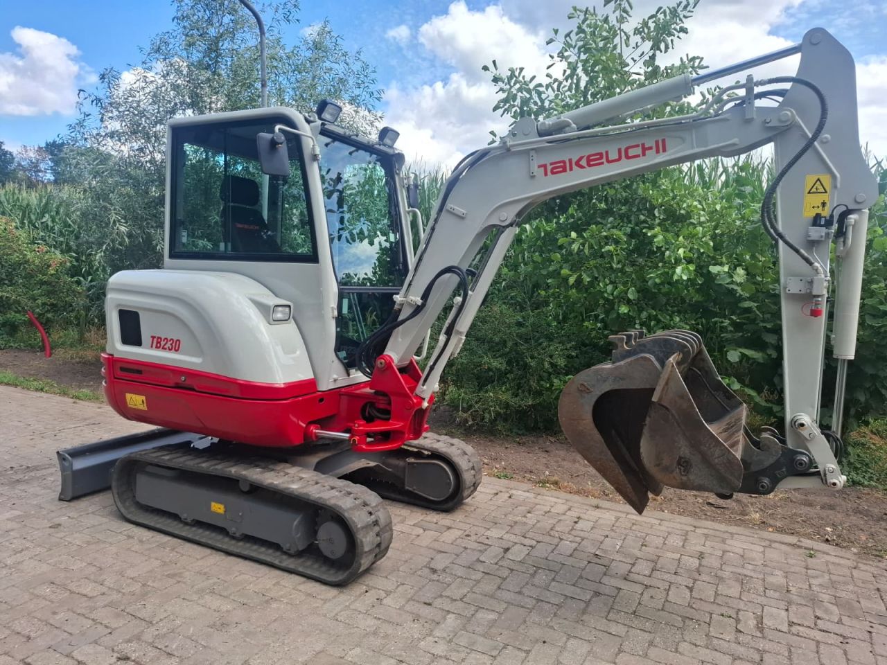 Takeuchi TB230 | bj 2019 | 2276 uur | 3 bakken