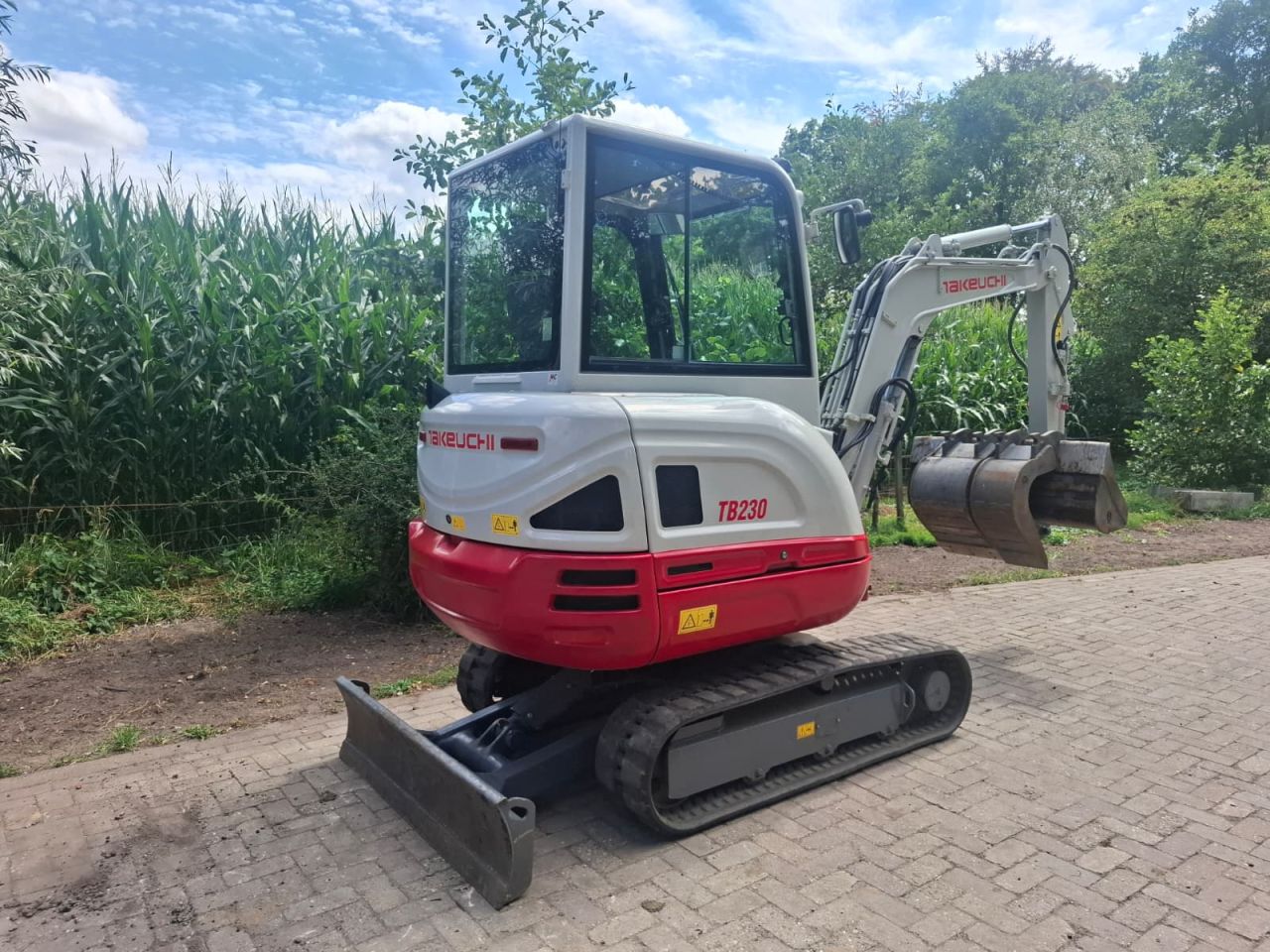 Takeuchi TB230 | bj 2019 | 2276 uur | 3 bakken