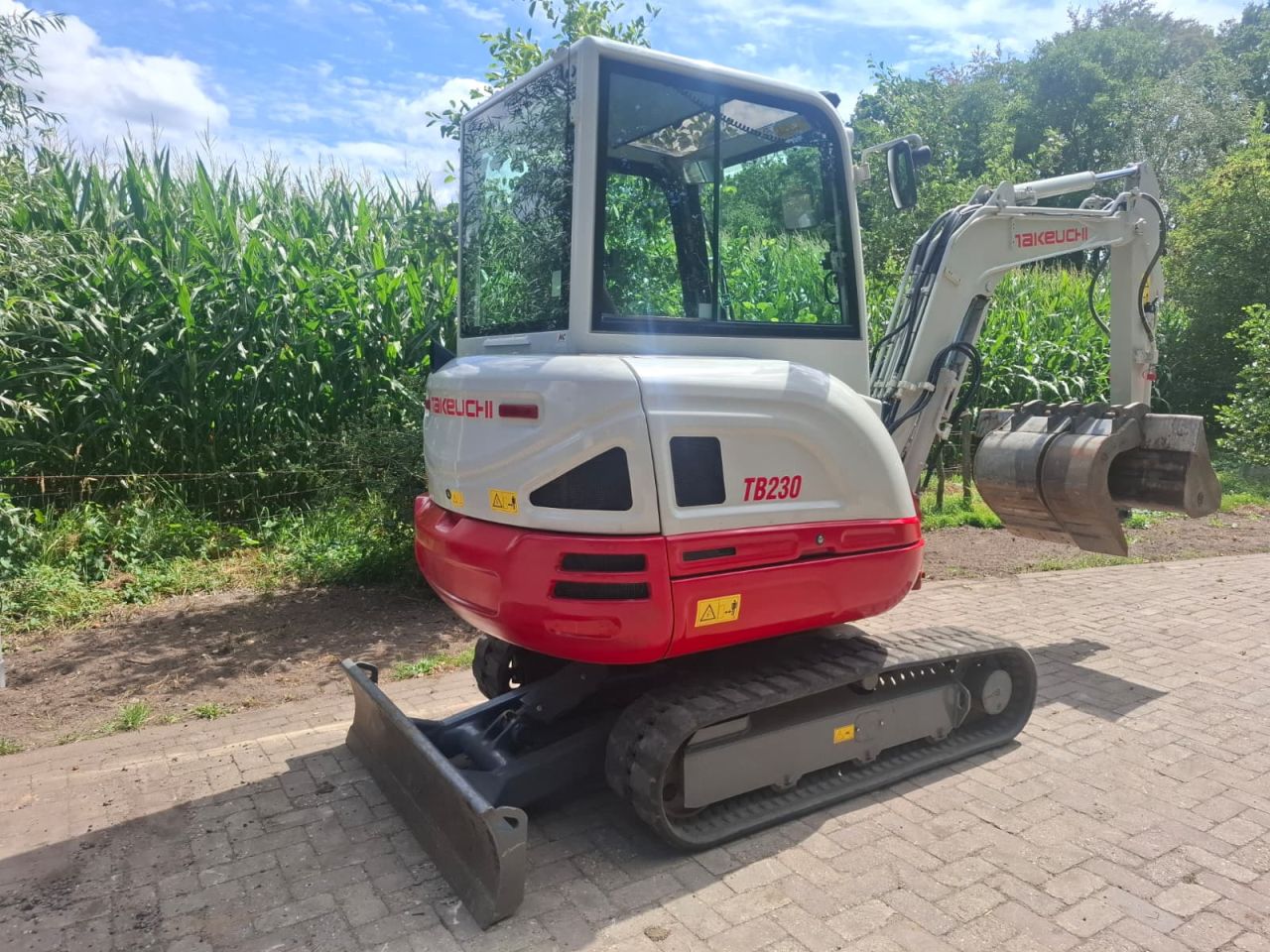 Takeuchi TB230 | bj 2019 | 2276 uur | 3 bakken