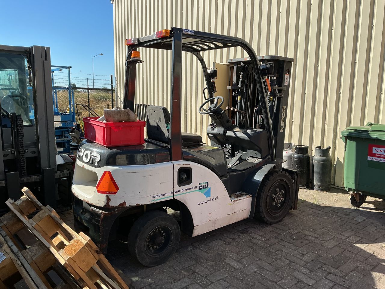 Te Koop Heftruck 3 Ton met kapotte motor prijs is bieden