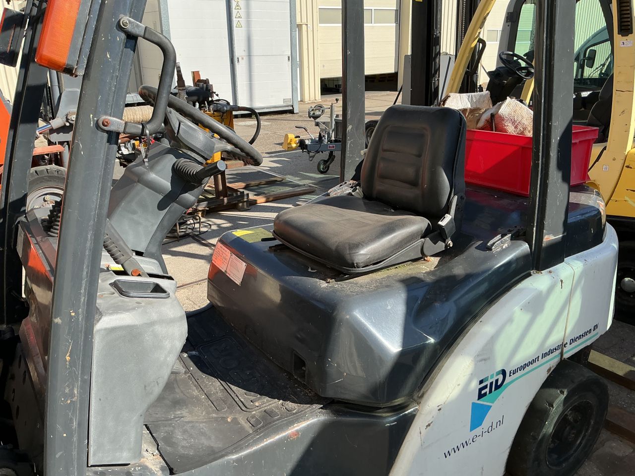 Te Koop Heftruck 3 Ton met kapotte motor prijs is bieden