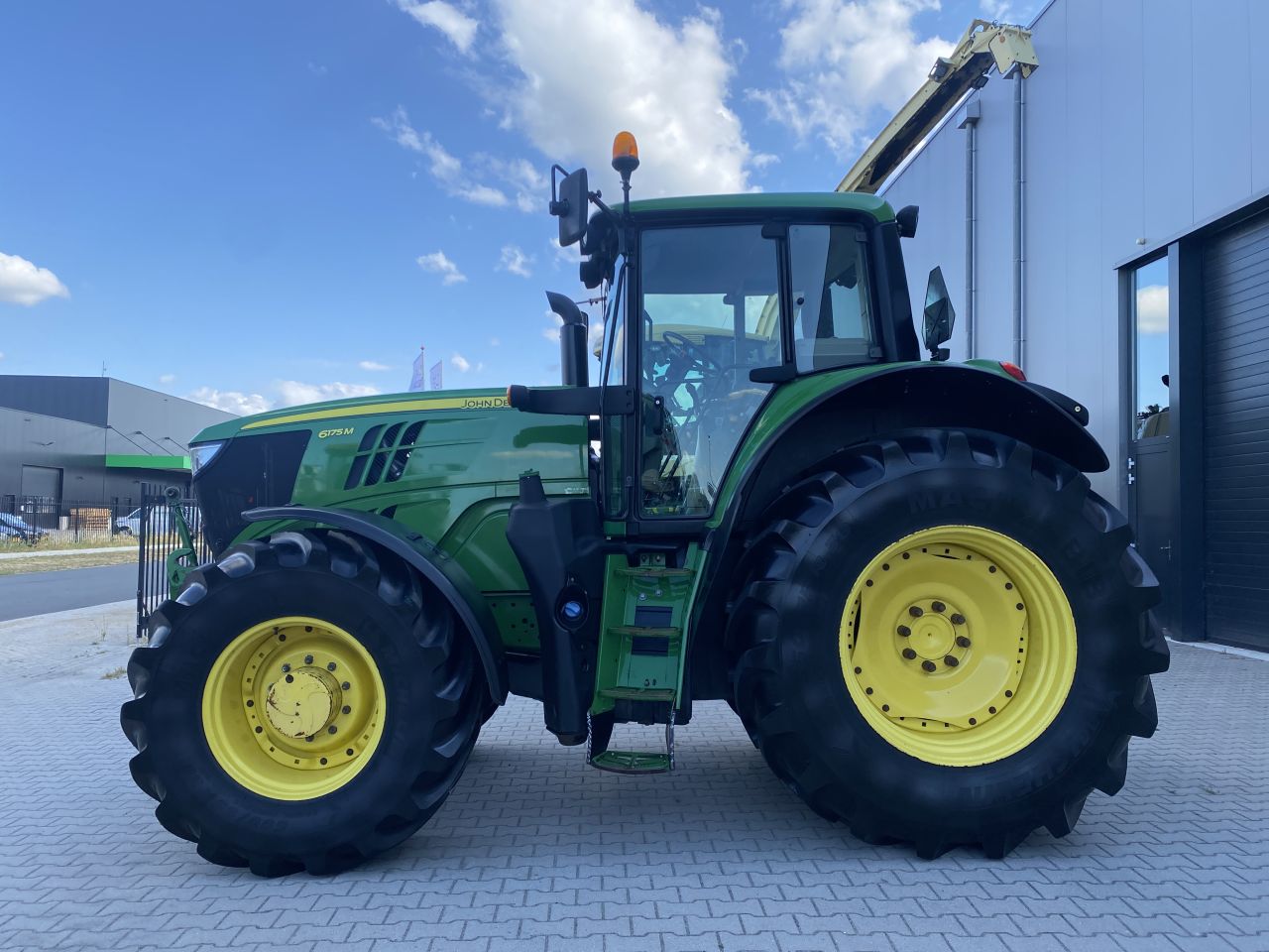 John Deere 6175M