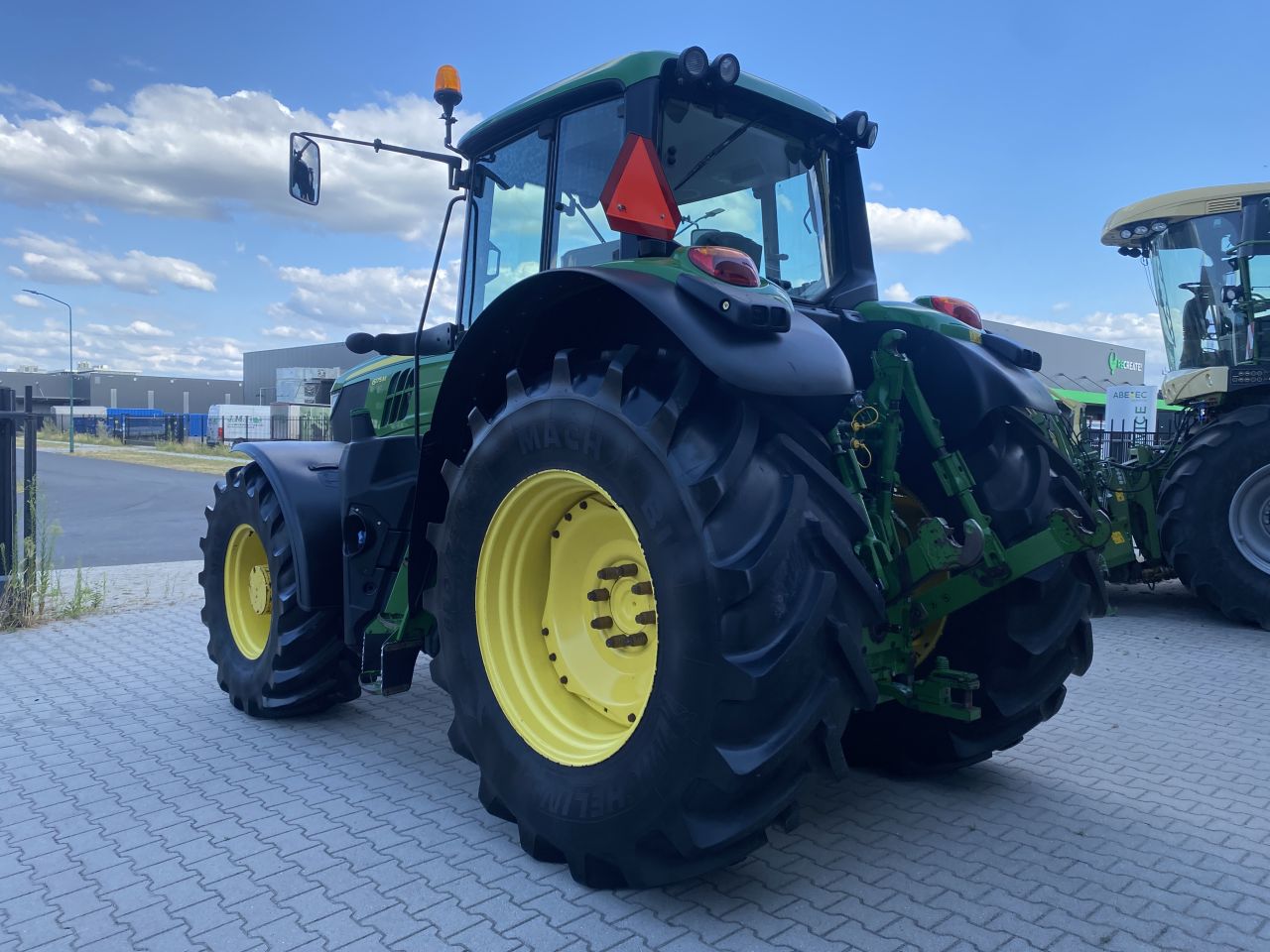 John Deere 6175M