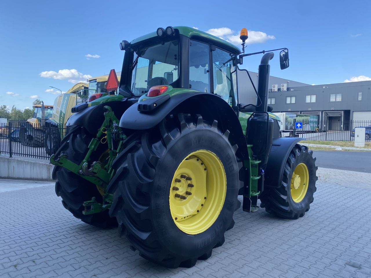 John Deere 6175M