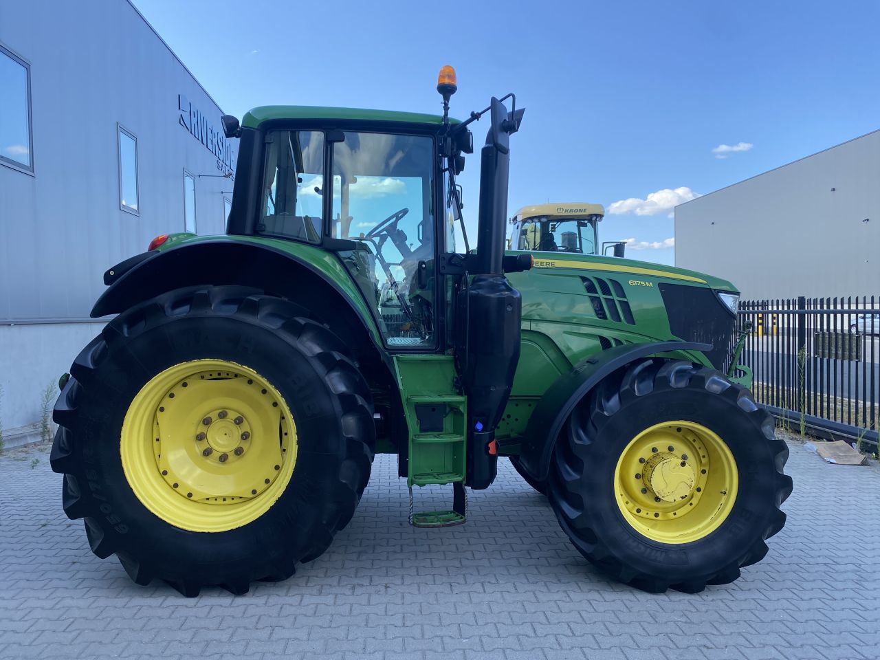 John Deere 6175M