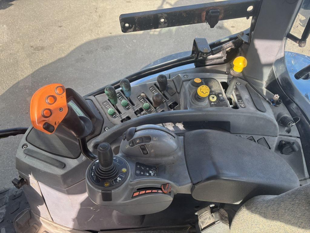 NEW HOLLAND T7060