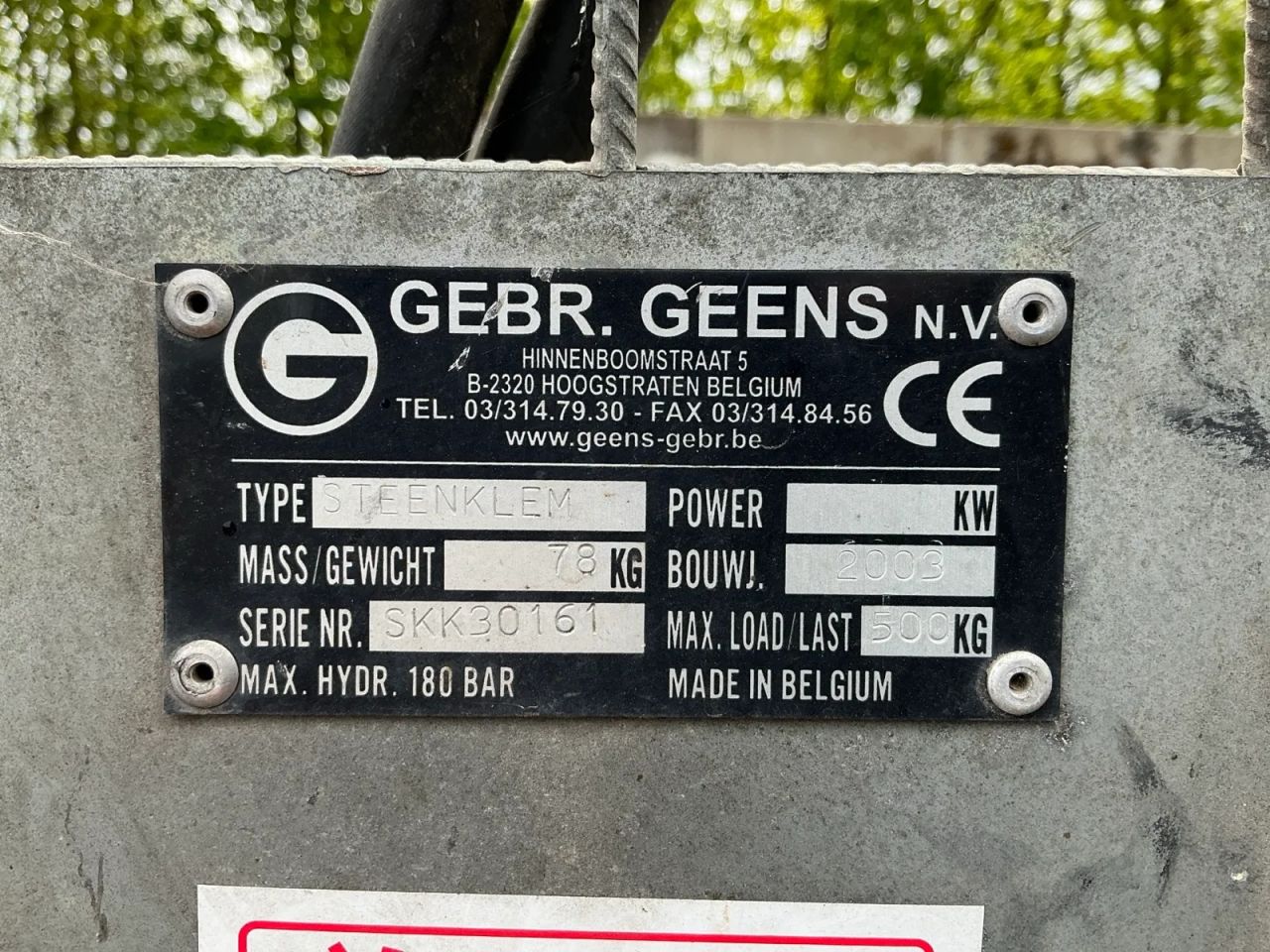 Knikmops Stenenklem