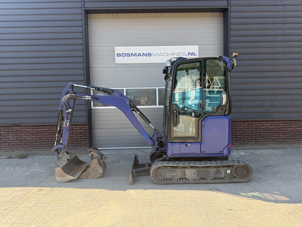 Caterpillar 302 CR minigraver BJ 2023 775 uur €340 LEASE