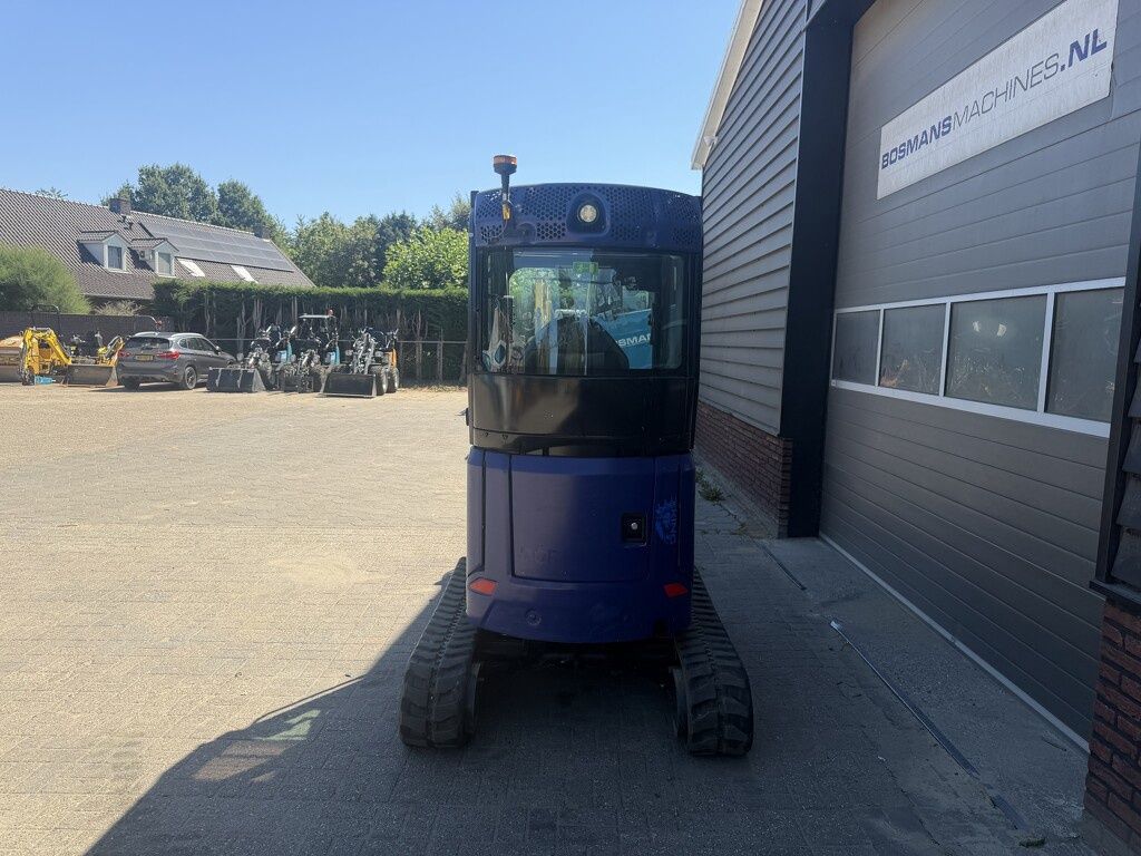 Caterpillar 302 CR minigraver BJ 2023 775 uur €340 LEASE