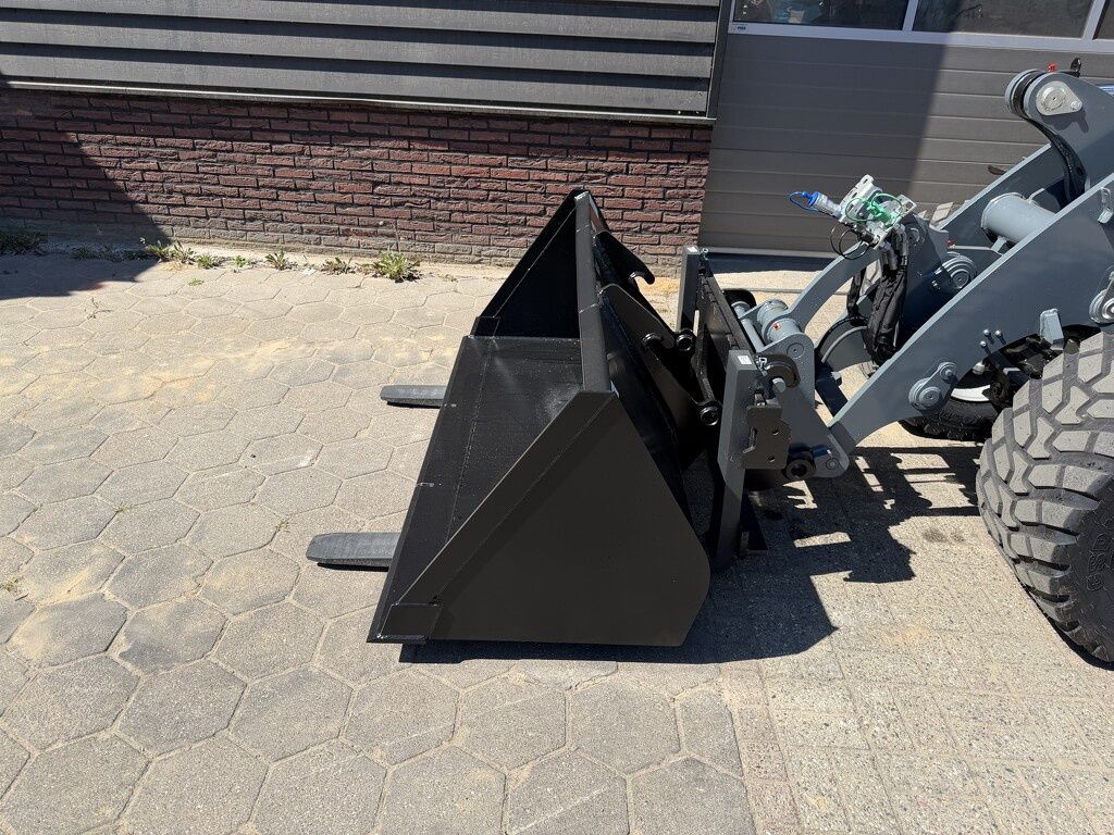Giant G5000 shovel NIEUW giekvering €1130 LEASE