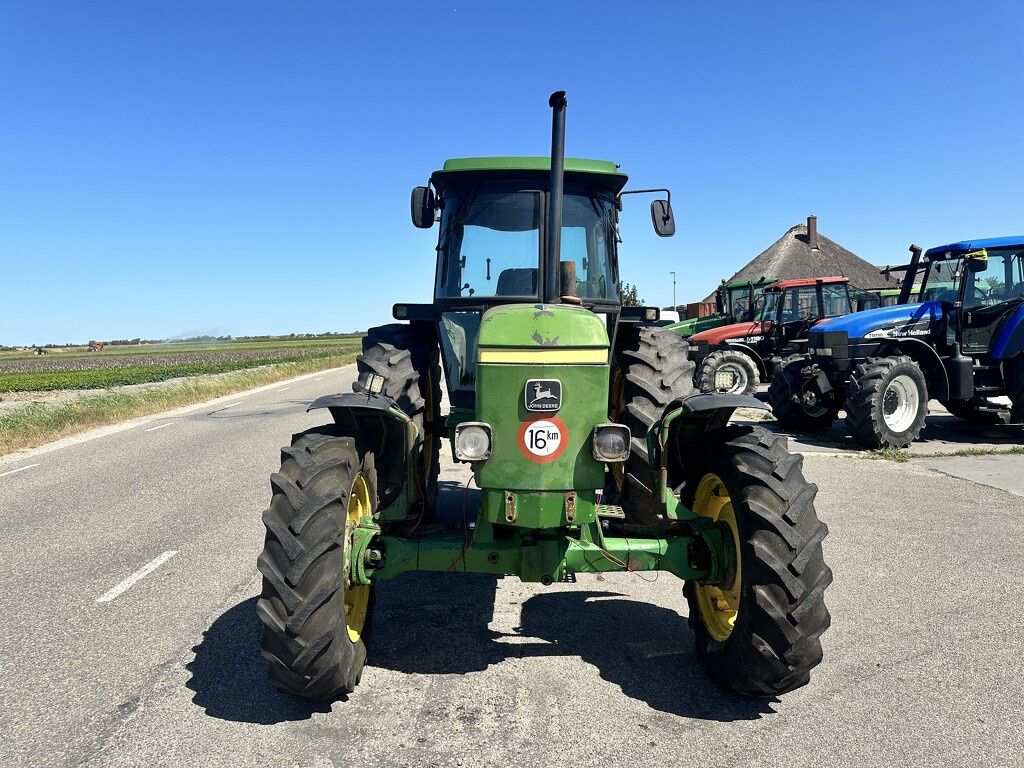 John Deere 3140