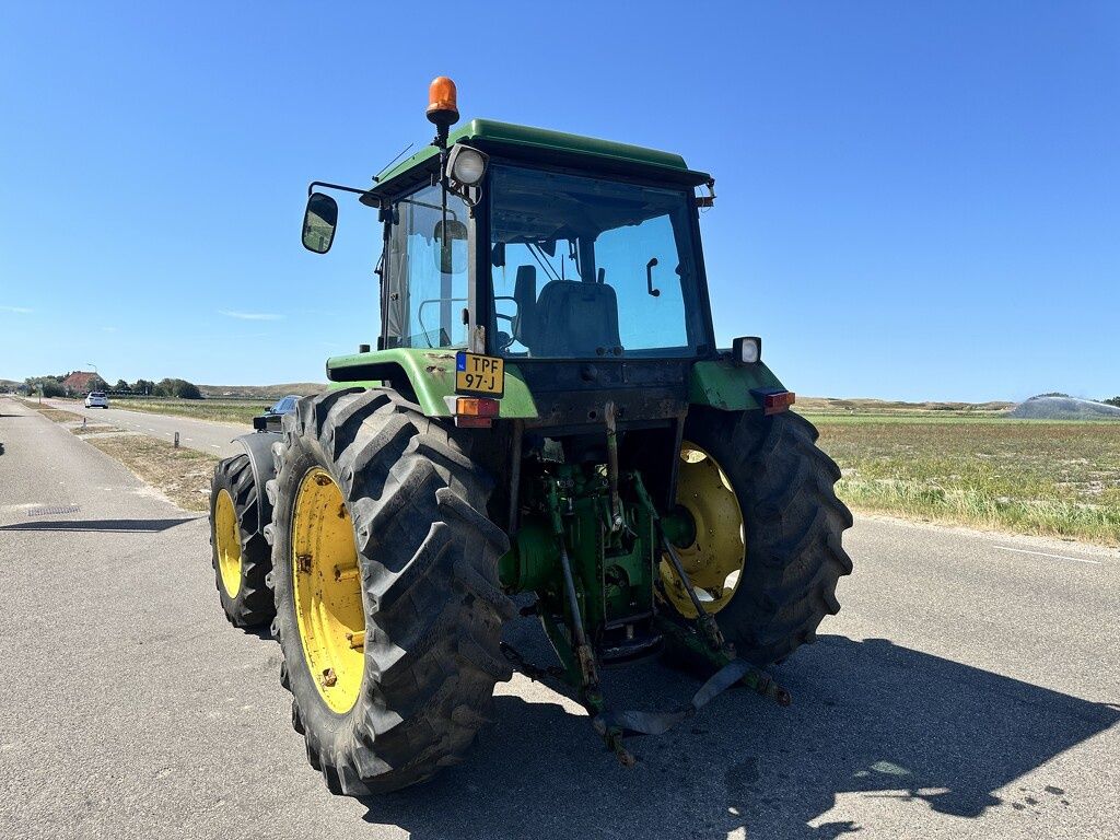 John Deere 3140