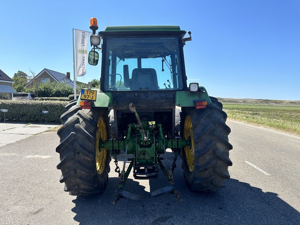 John Deere 3140