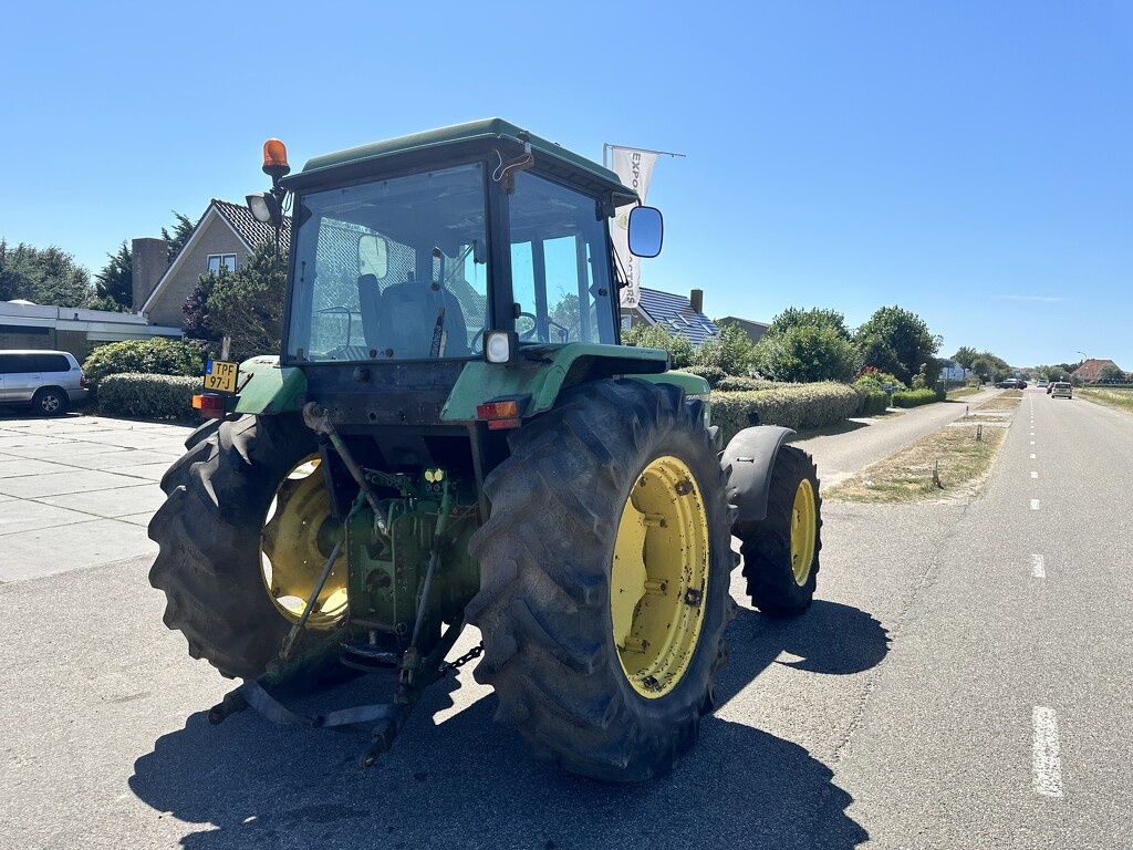 John Deere 3140