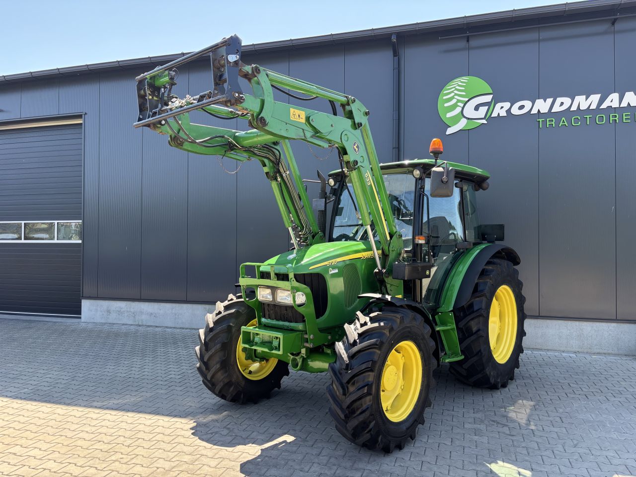 John Deere 5720