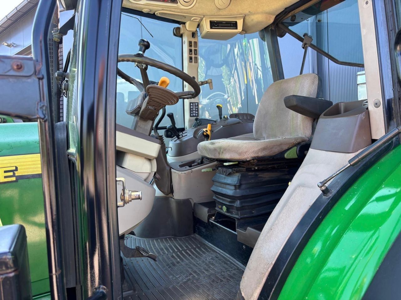 John Deere 5720