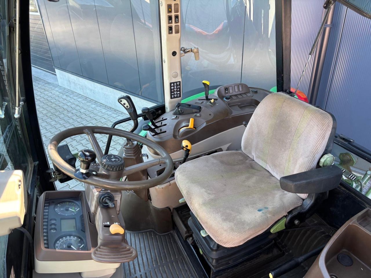 John Deere 5720