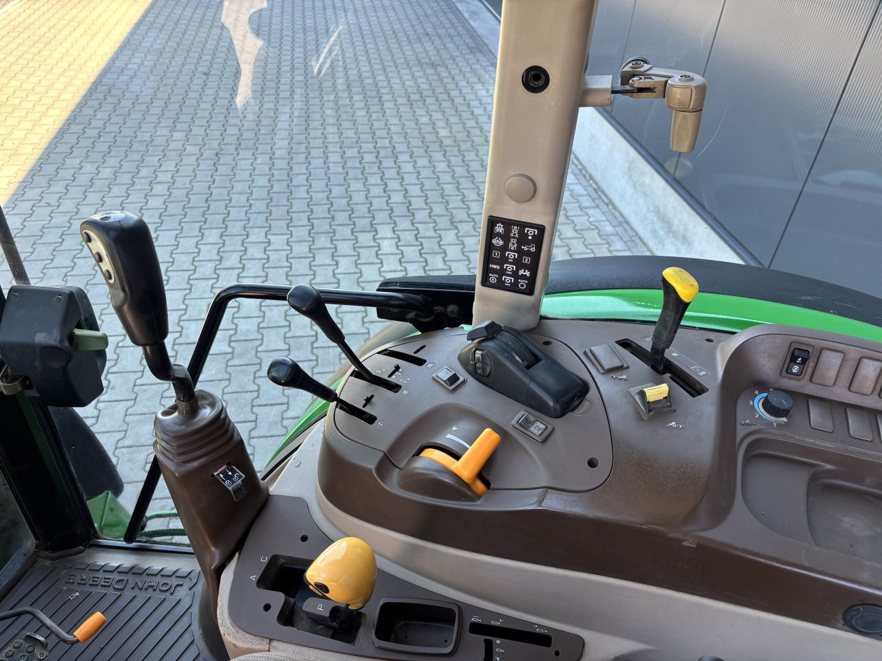 John Deere 5720