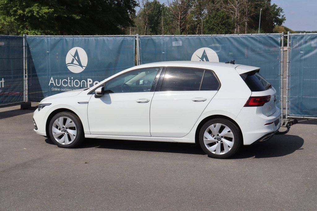 Passenger car Volkswagen Golf VIII Mild-Hybrid Petrol 149hp 2020 (Margin)