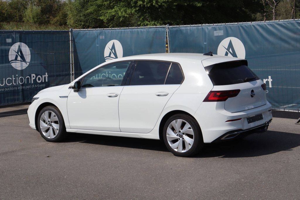 Passenger car Volkswagen Golf VIII Mild-Hybrid Petrol 149hp 2020 (Margin)