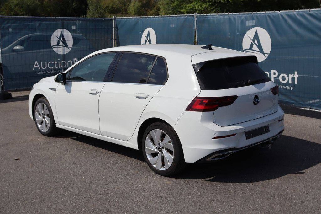 Passenger car Volkswagen Golf VIII Mild-Hybrid Petrol 149hp 2020 (Margin)