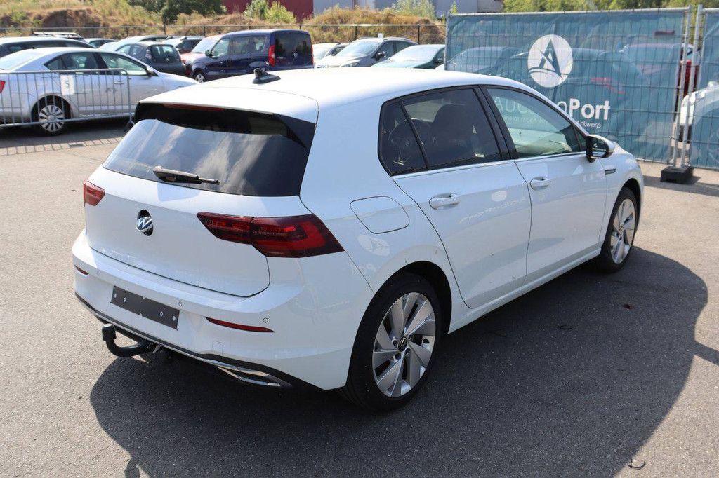 Passenger car Volkswagen Golf VIII Mild-Hybrid Petrol 149hp 2020 (Margin)