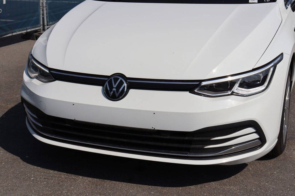Passenger car Volkswagen Golf VIII Mild-Hybrid Petrol 149hp 2020 (Margin)