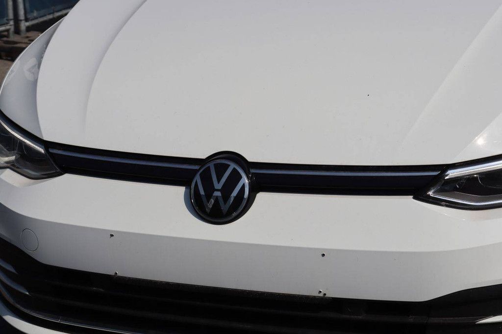 Passenger car Volkswagen Golf VIII Mild-Hybrid Petrol 149hp 2020 (Margin)
