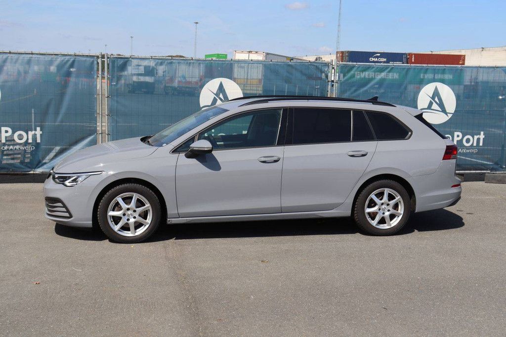 Passenger car Volkswagen Golf 8 Petrol 2023 (Margin)