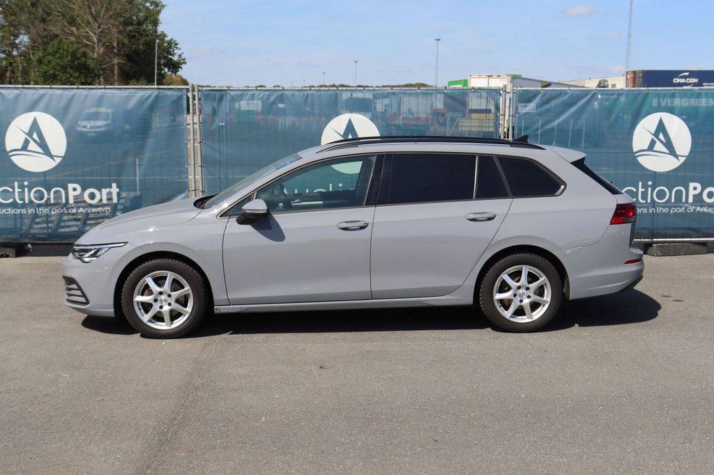 Passenger car Volkswagen Golf 8 Petrol 2023 (Margin)