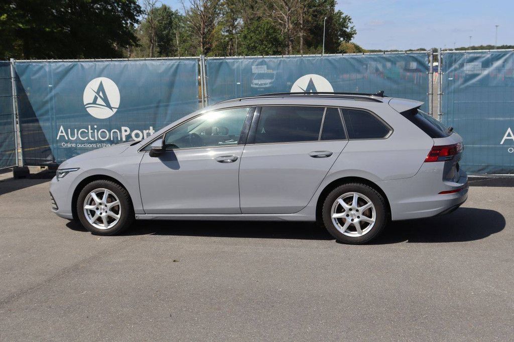 Passenger car Volkswagen Golf 8 Petrol 2023 (Margin)