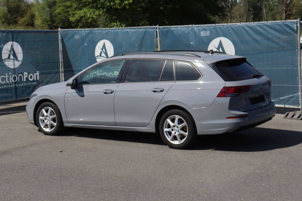 Passenger car Volkswagen Golf 8 Petrol 2023 (Margin)