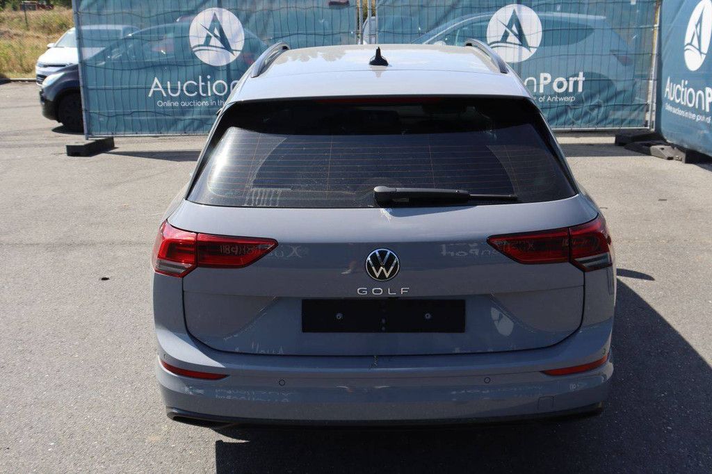 Passenger car Volkswagen Golf 8 Petrol 2023 (Margin)